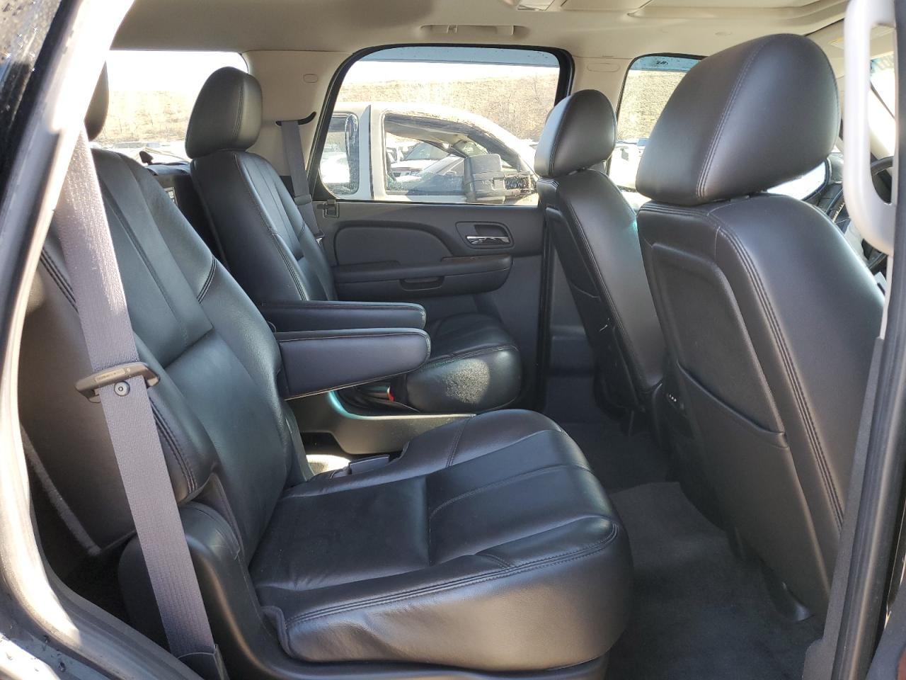 2011 Chevrolet Tahoe - Image 11