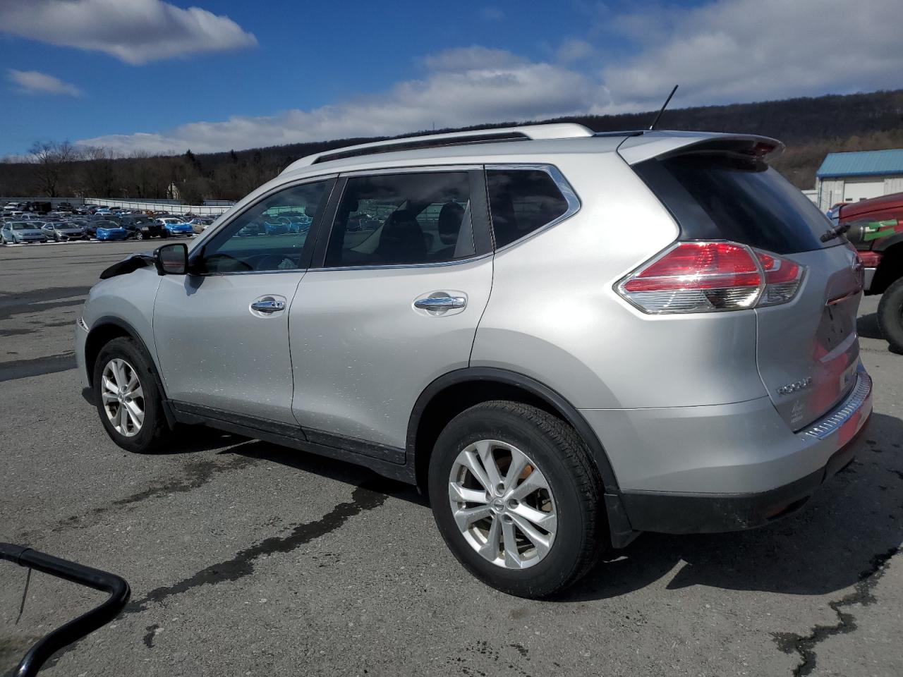 2016 Nissan Rogue - Image 2