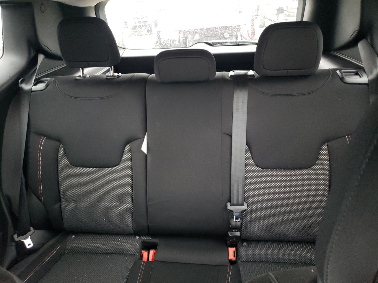 2016 Jeep Renegade - Image 10