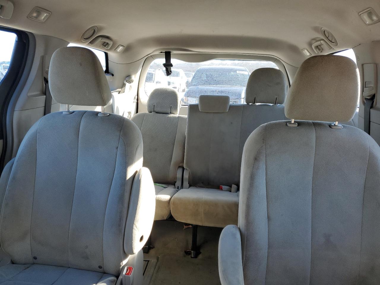 2014 Toyota Sienna - Image 10