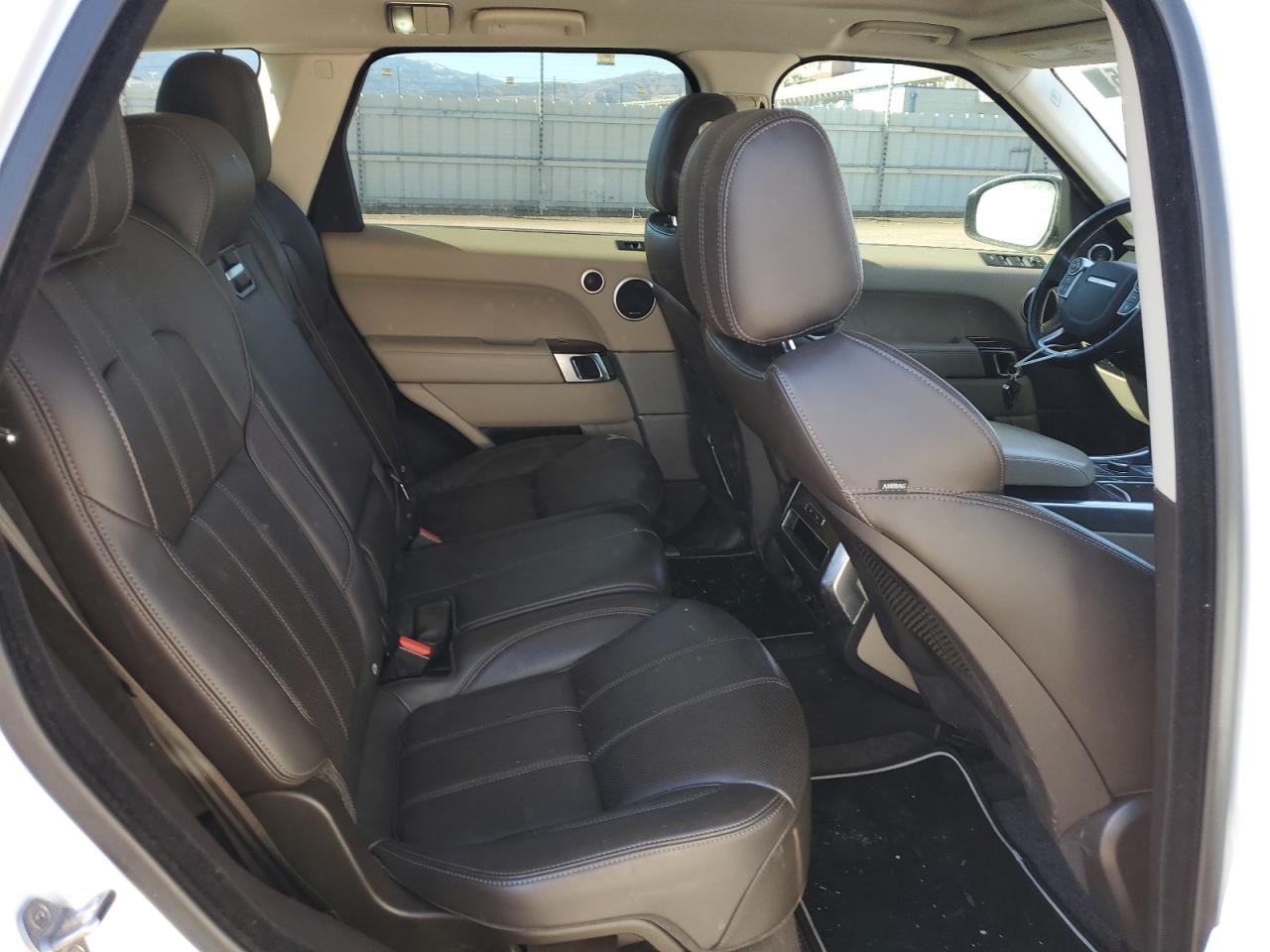 2016 Land Rover Range Rover - Image 11