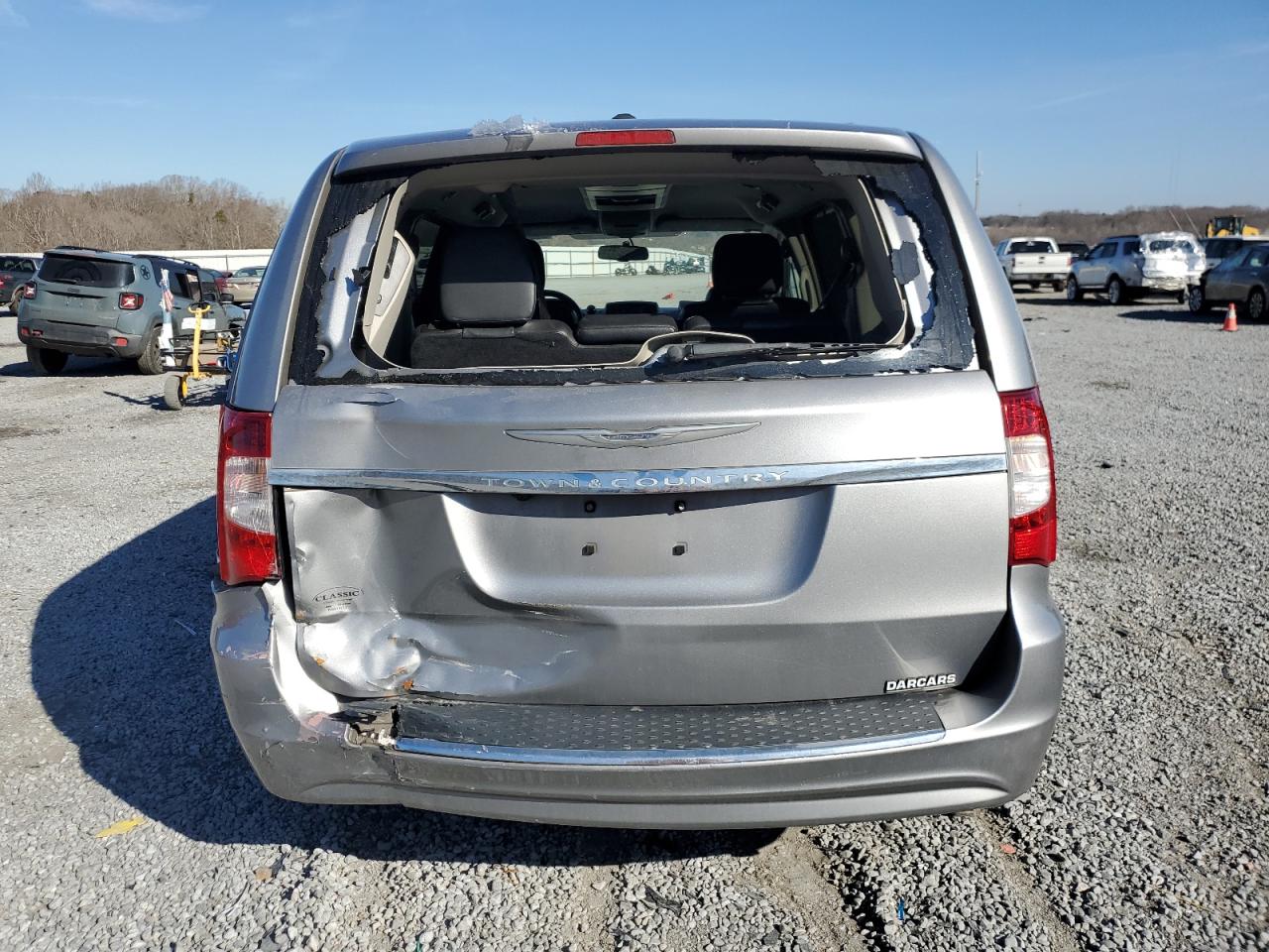 2016 Chrysler Town & Country - Image 6