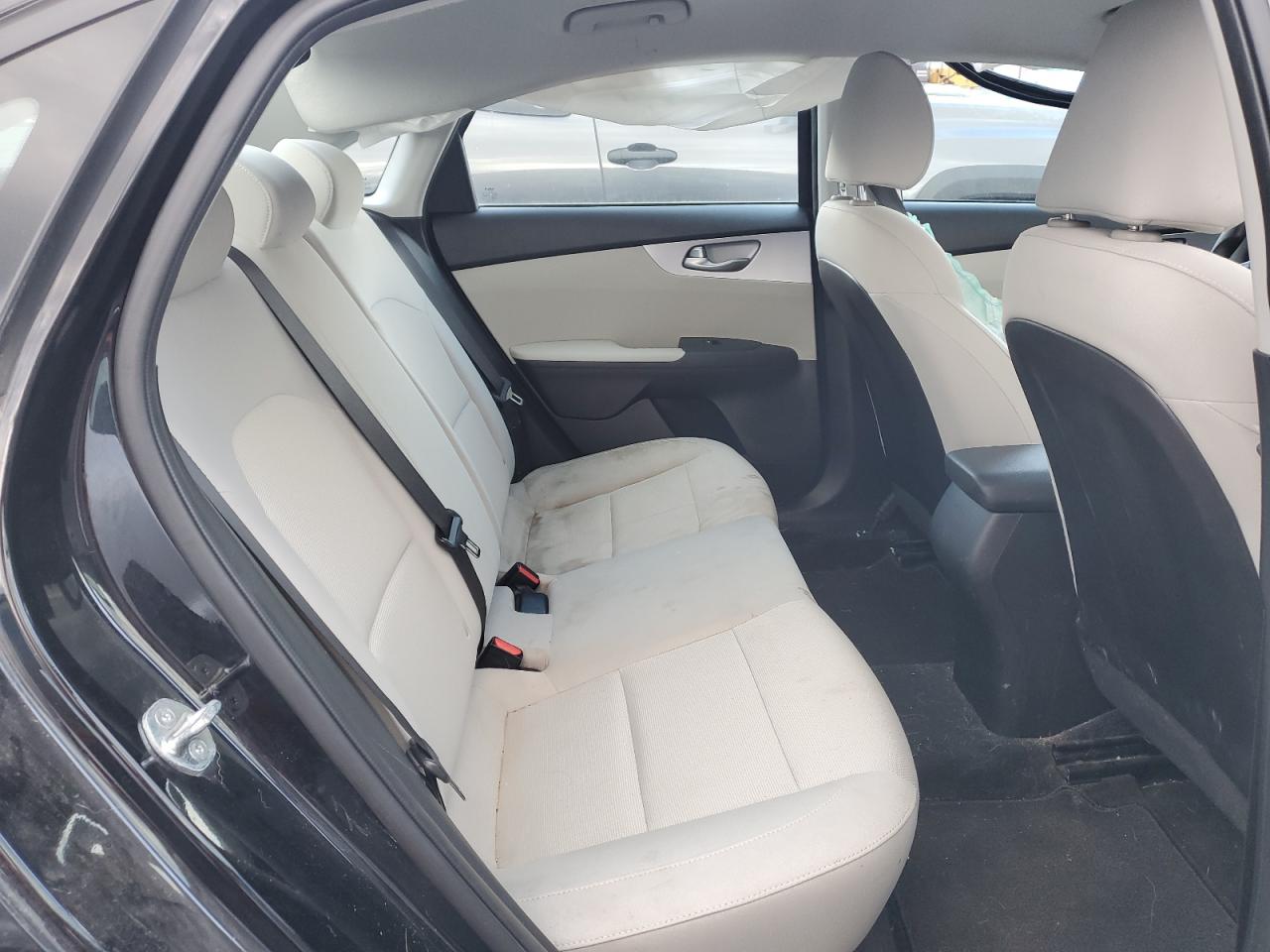 2022 Kia Forte - Image 10