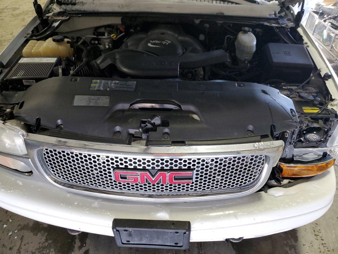2004 GMC Yukon - Image 12