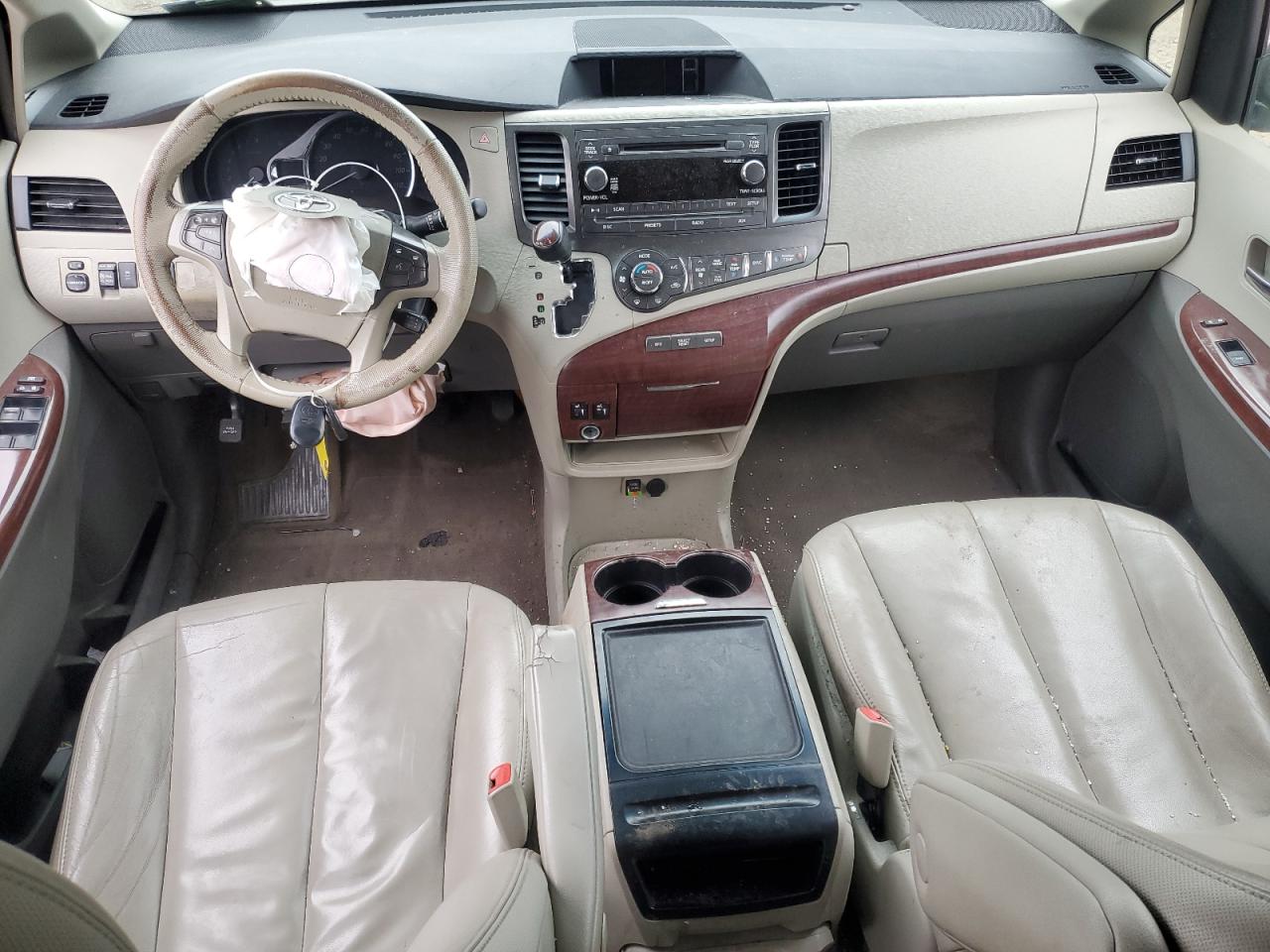 2014 Toyota Sienna - Image 8