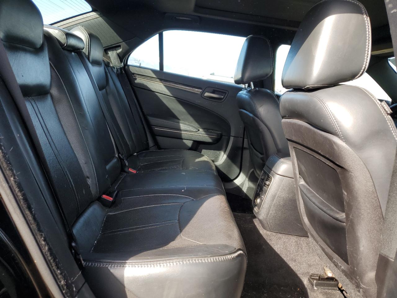2014 Chrysler 300 - Image 10
