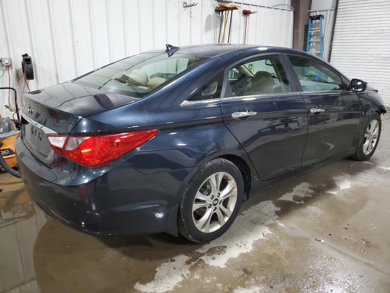2013 Hyundai Sonata - Image 3