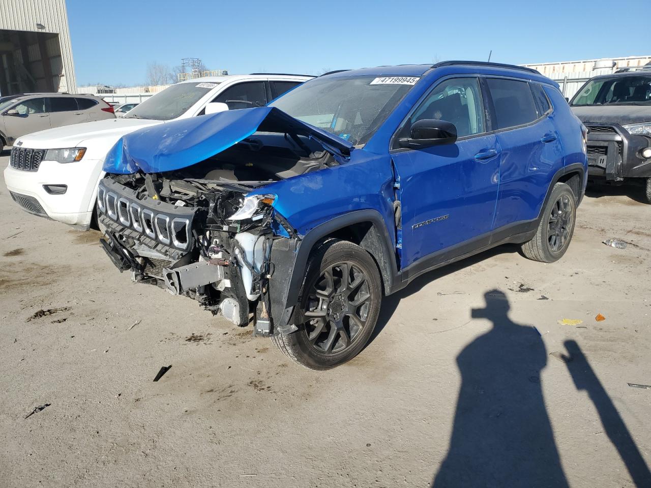 2022 Jeep Compass Latitude Lux for Sale in Kansas City, KS - Front End