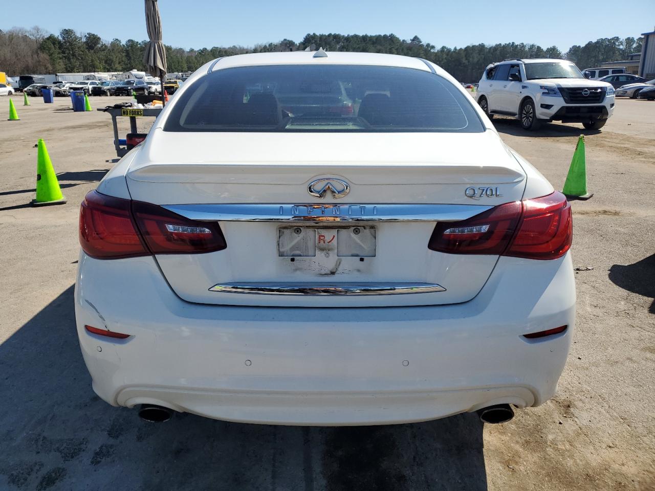 2015 Infiniti Q70 - Image 6
