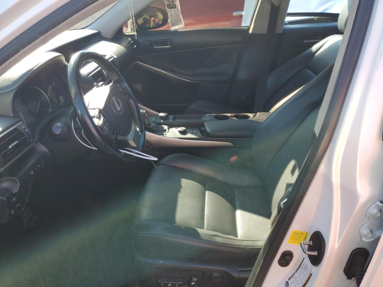 2017 Lexus IS - Image 7