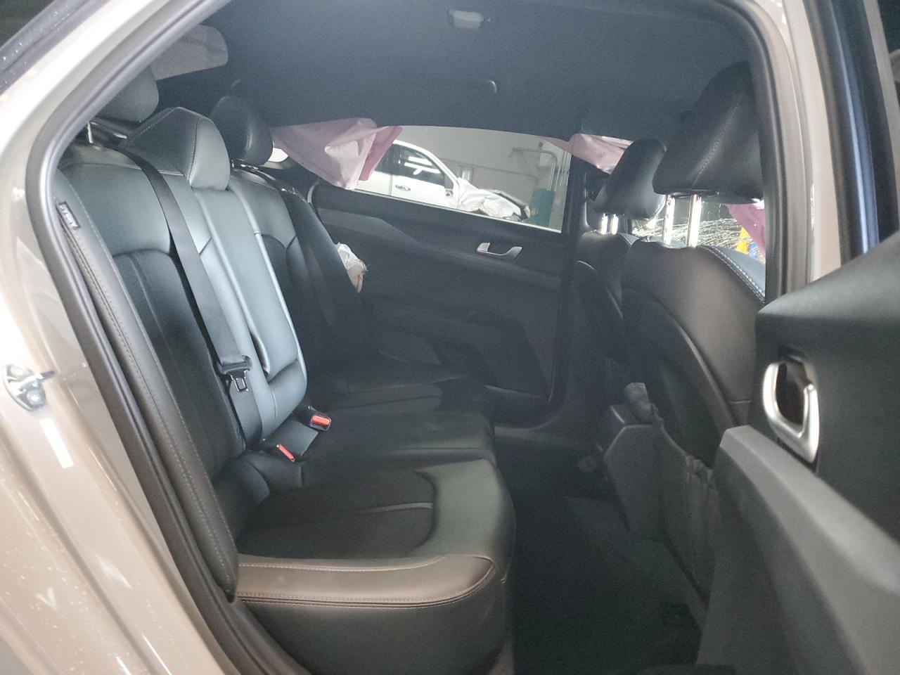 2024 Kia K5 - Image 10
