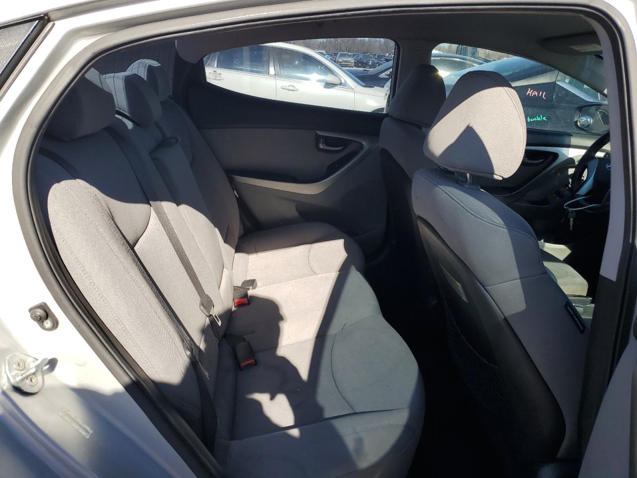 2012 Hyundai Elantra - Image 11