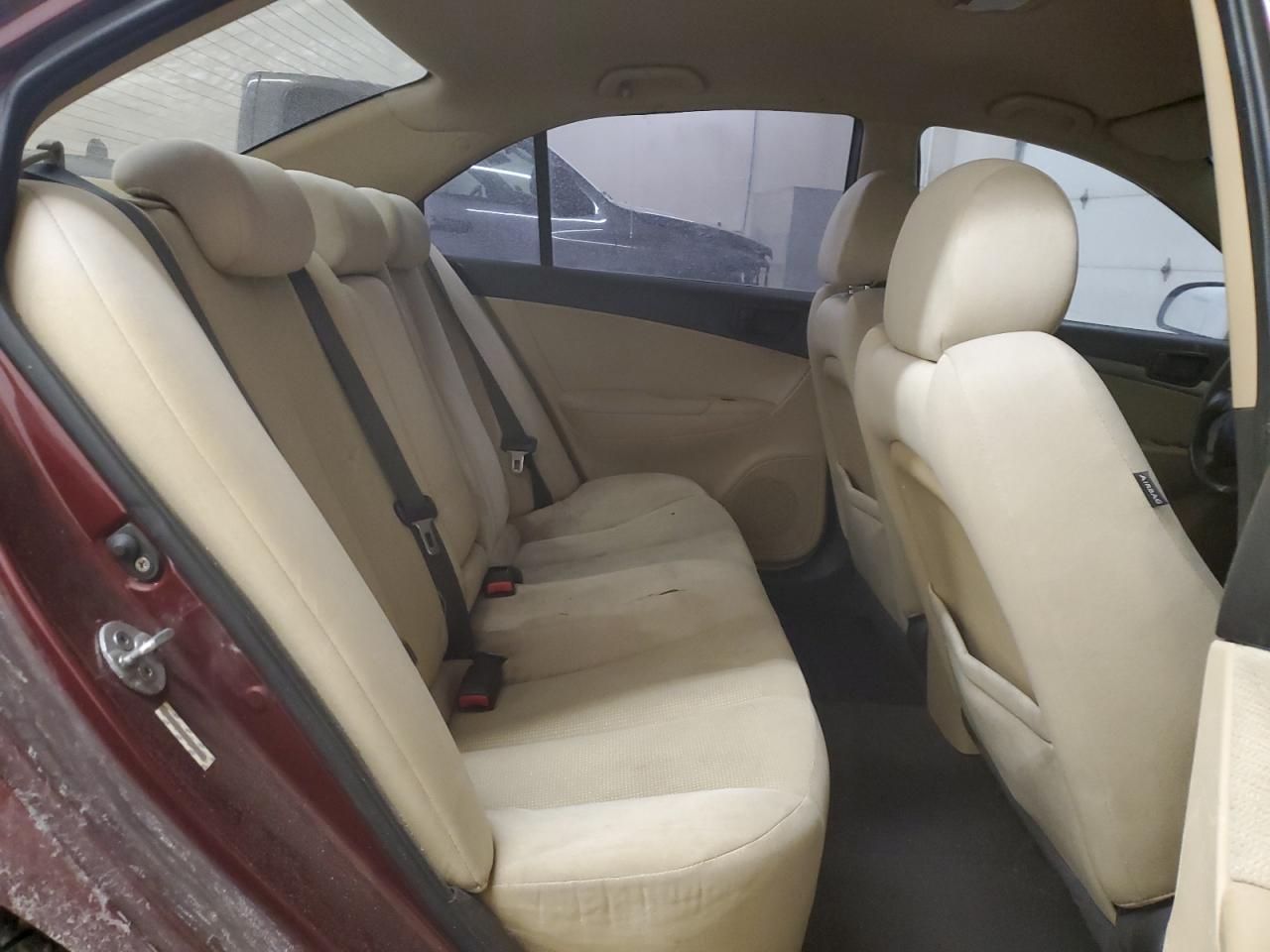 2010 Hyundai Sonata - Image 10