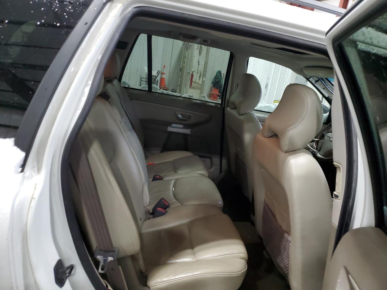 2004 Volvo XC90 - Image 11