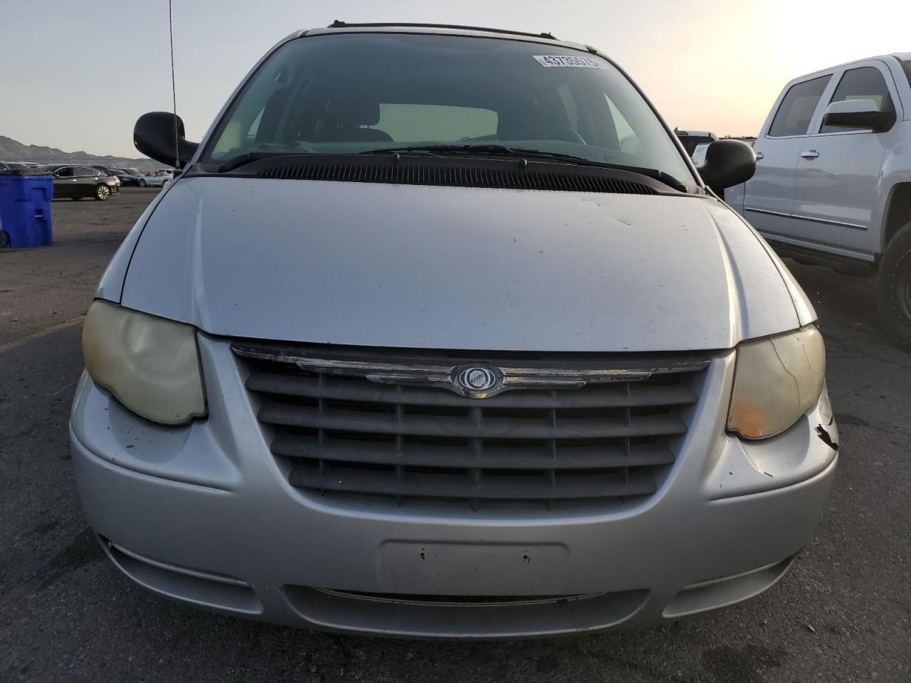2005 Chrysler Town & Country - Image 5