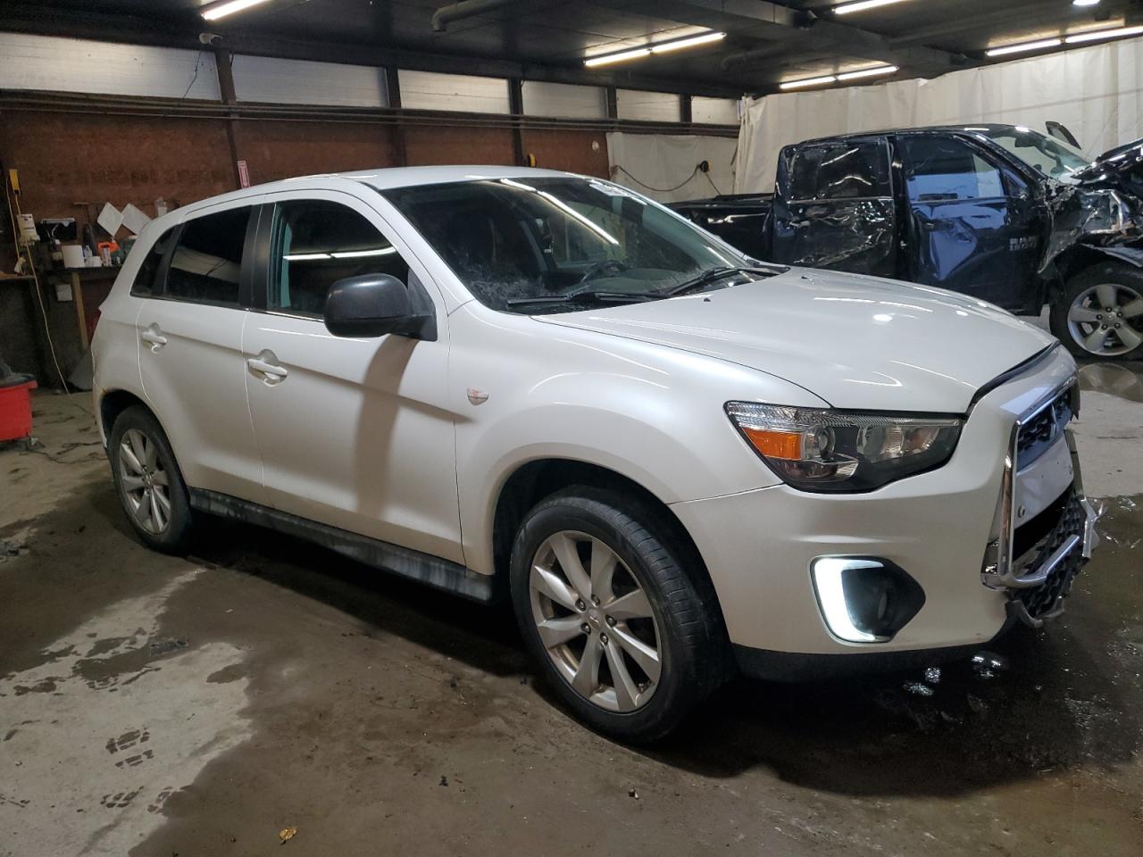 2015 Mitsubishi Outlander - Image 4
