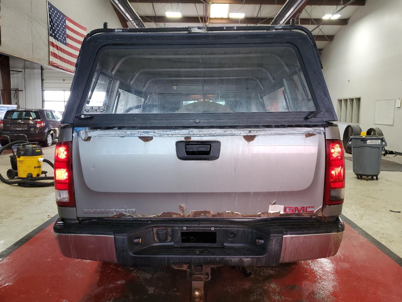 2009 GMC Sierra - Image 6