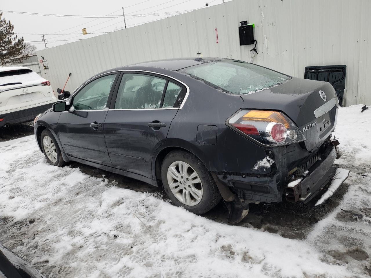 2010 Nissan Altima - Image 2