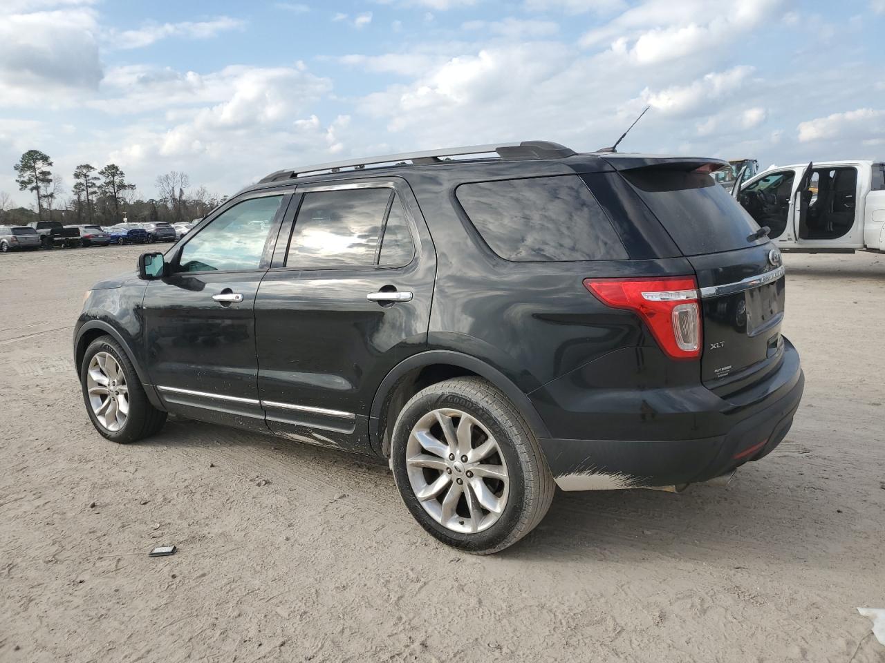 2014 Ford Explorer - Image 2