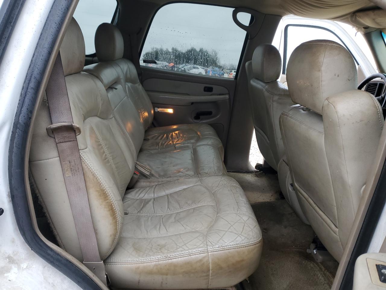 2002 Chevrolet Tahoe - Image 11
