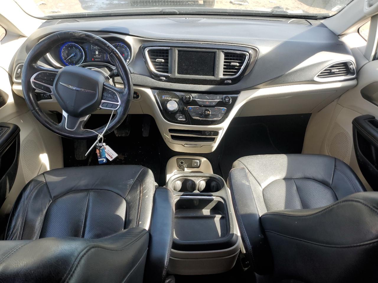 2020 Chrysler Pacifica - Image 8