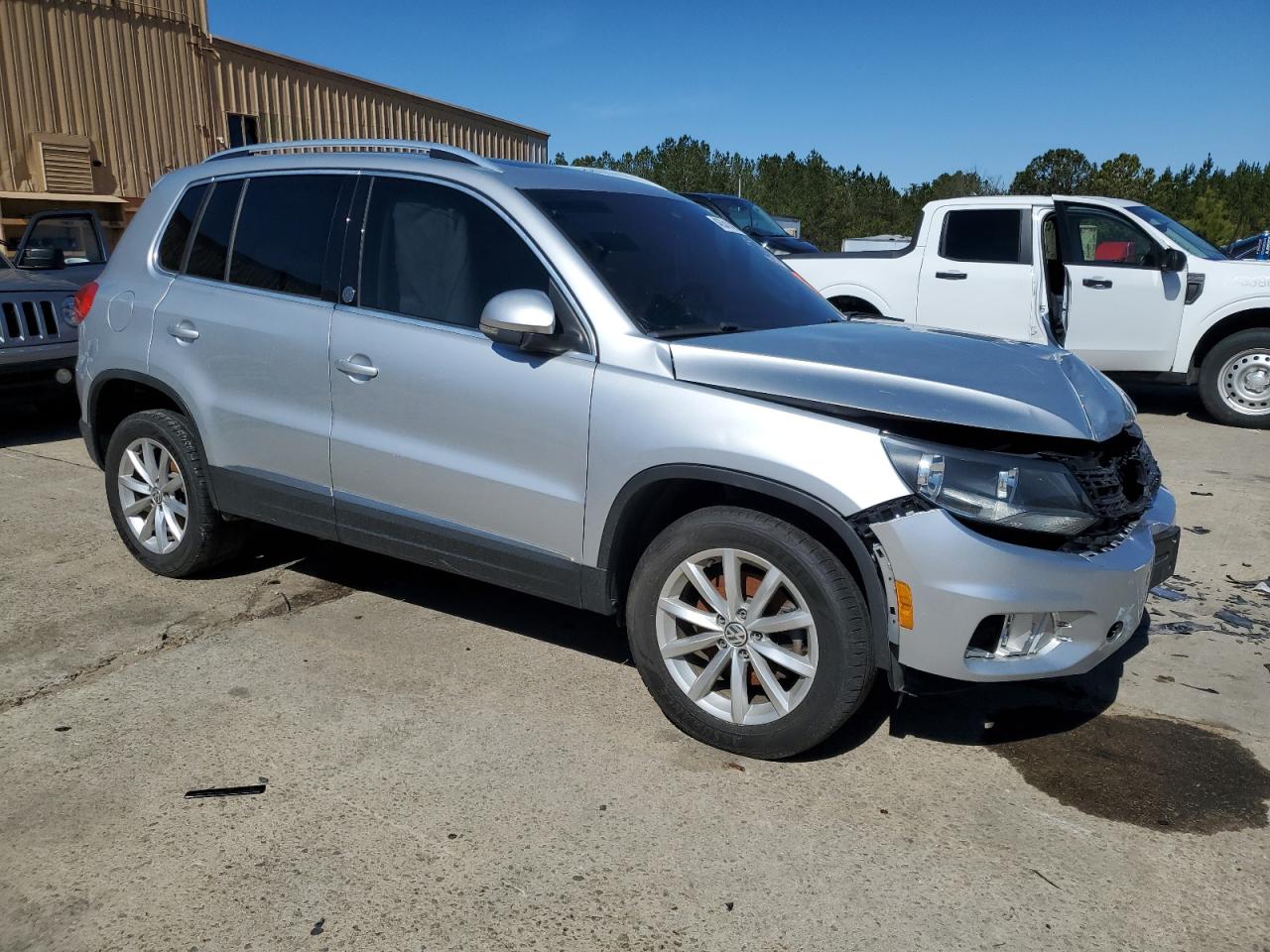 2017 Volkswagen Tiguan - Image 4