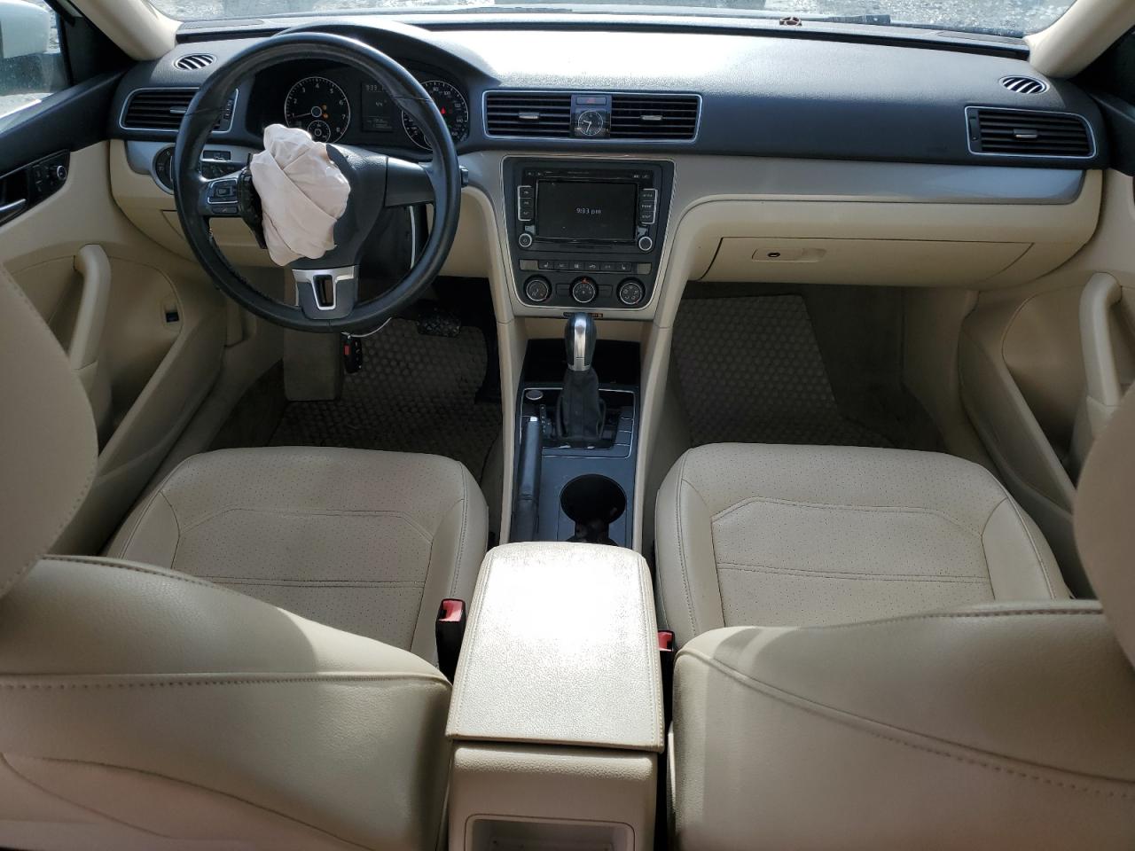 2015 Volkswagen Passat - Image 8