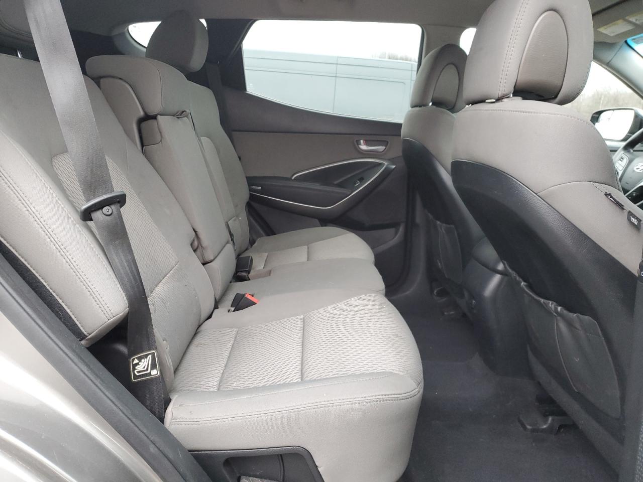 2017 Hyundai Santa Fe - Image 10