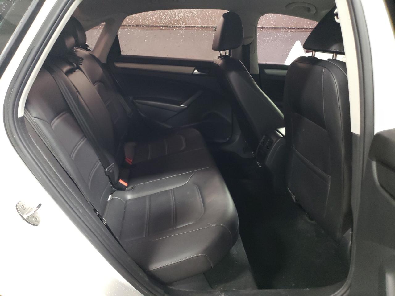 2020 Volkswagen Passat - Image 10
