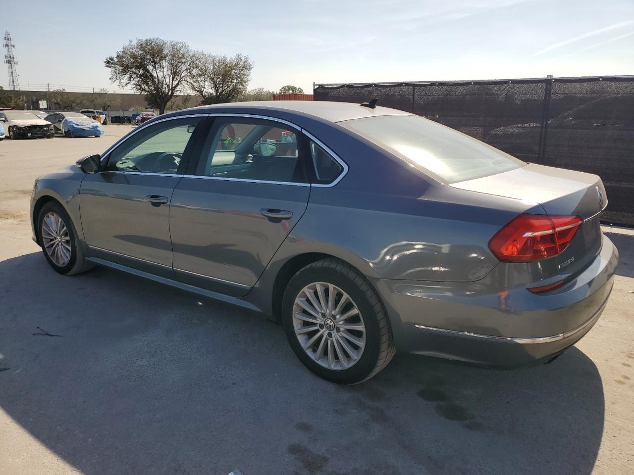 2016 Volkswagen Passat - Image 2