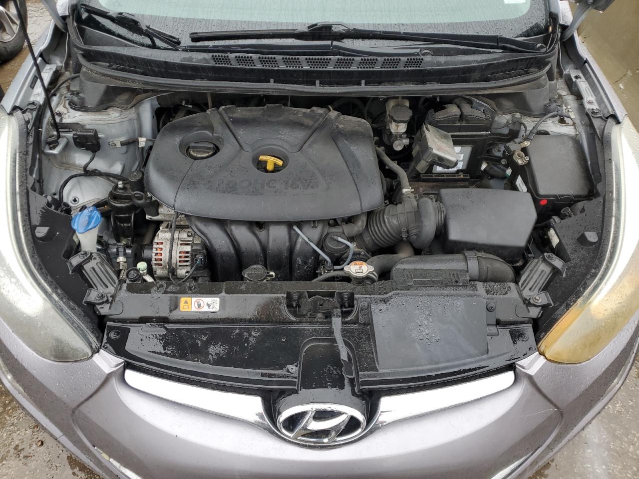 2016 Hyundai Elantra - Image 12