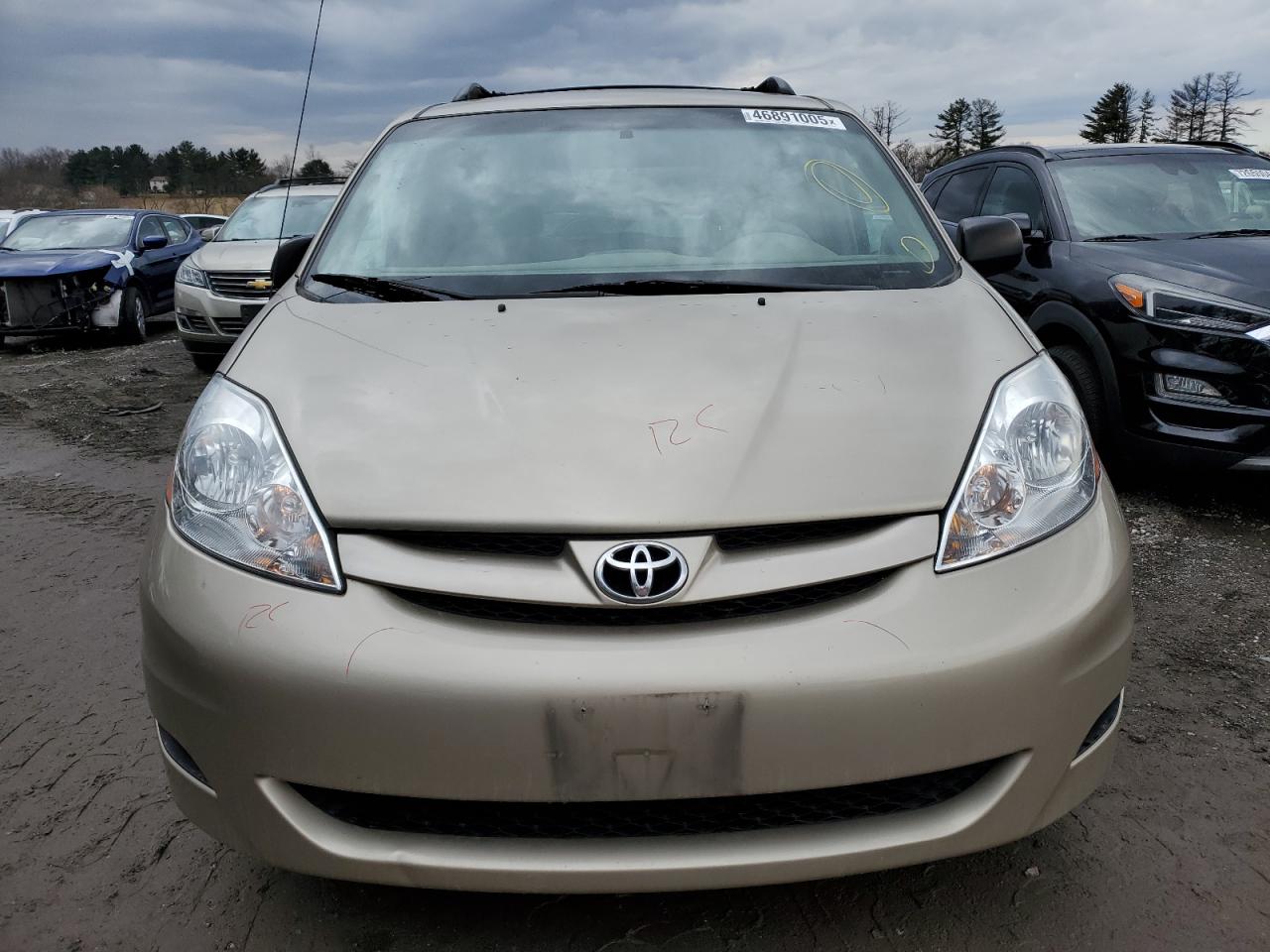 2010 Toyota Sienna - Image 5