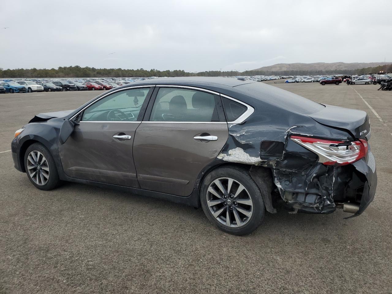 2017 Nissan Altima - Image 2