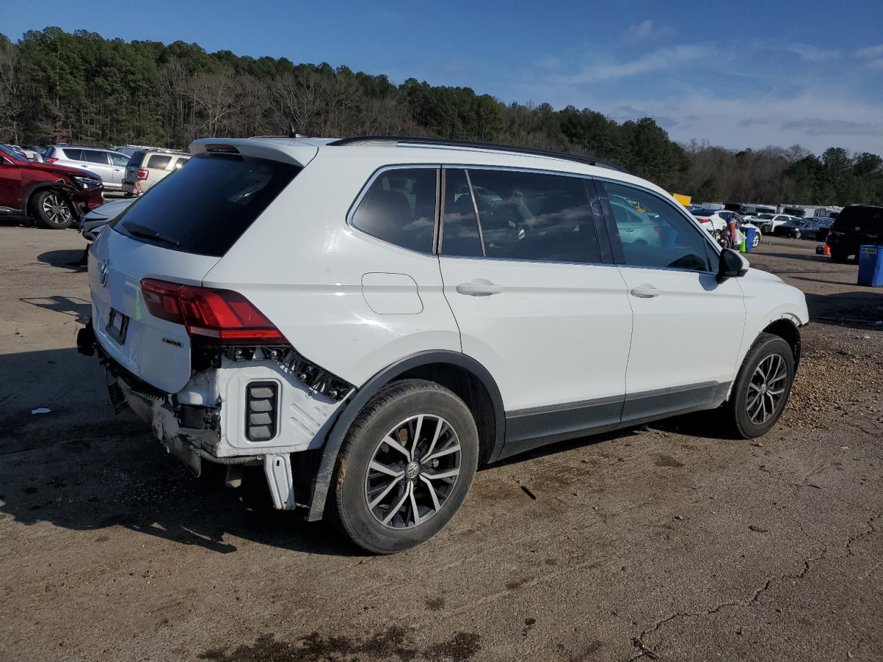 2021 Volkswagen Tiguan - Image 3