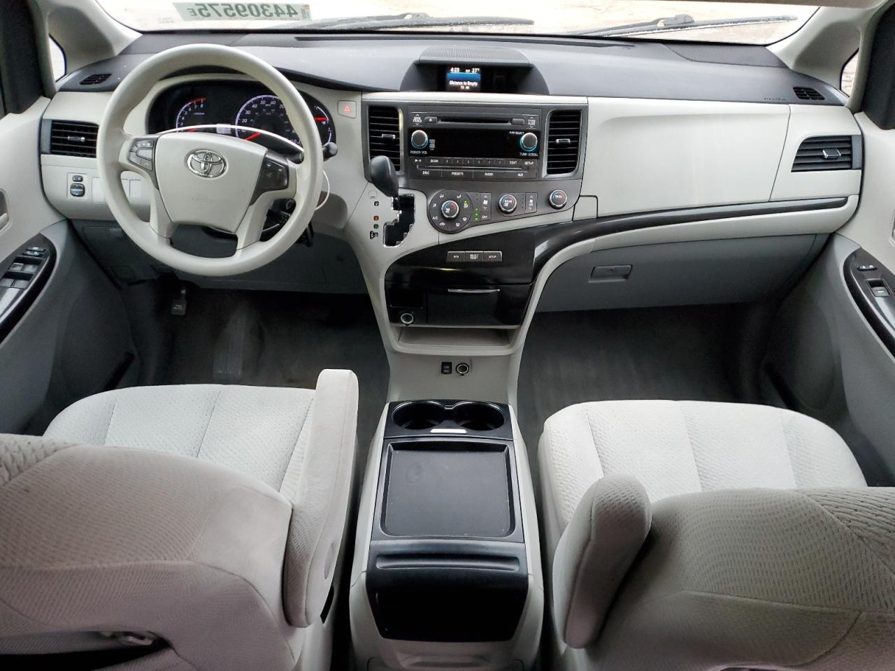 2011 Toyota Sienna - Image 8