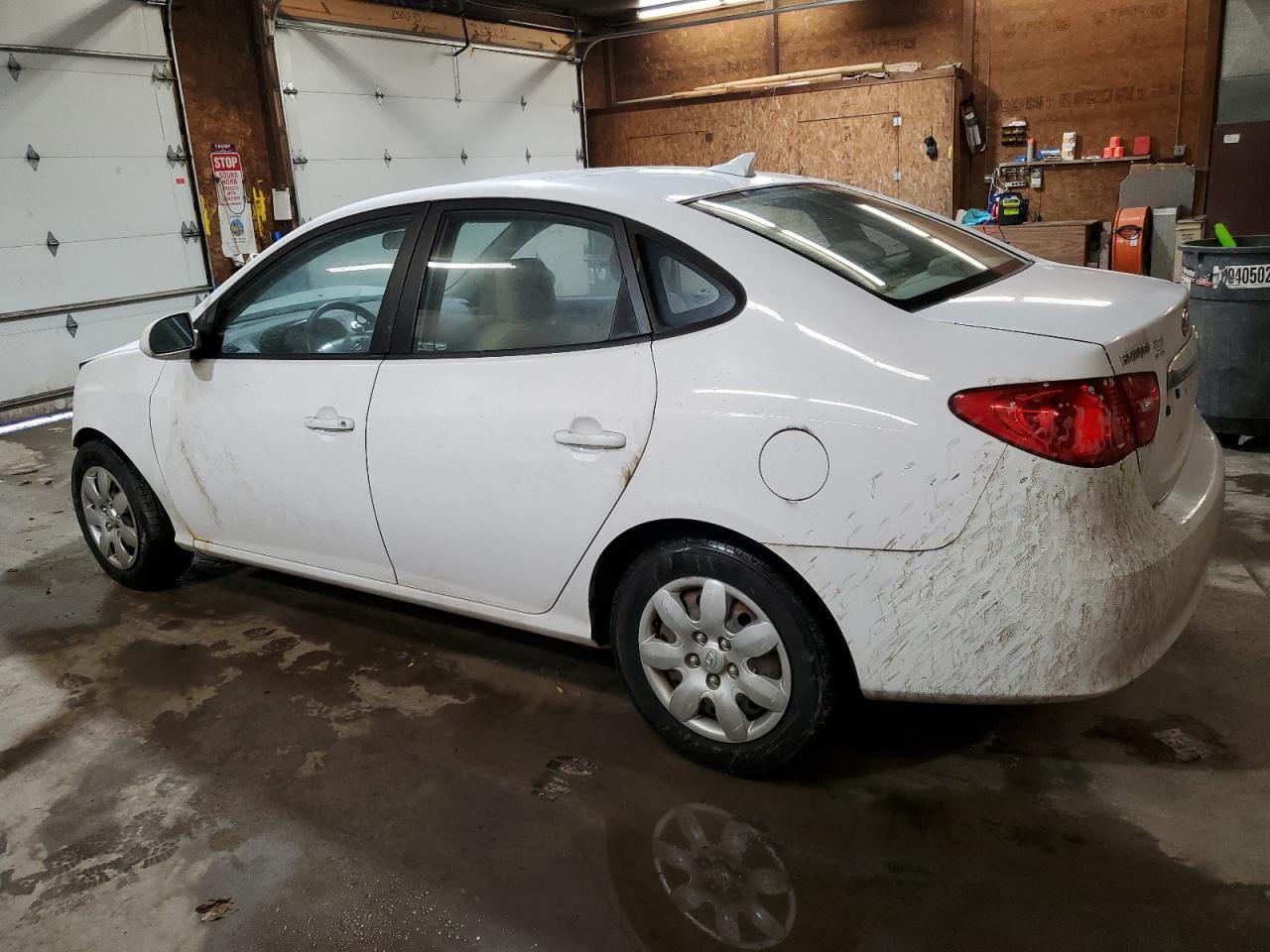 2010 Hyundai Elantra - Image 2