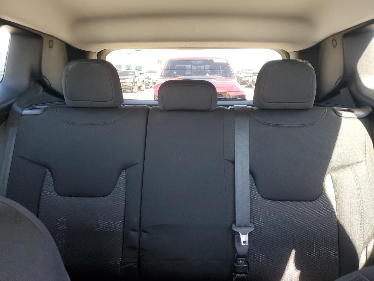 2015 Jeep Renegade - Image 10