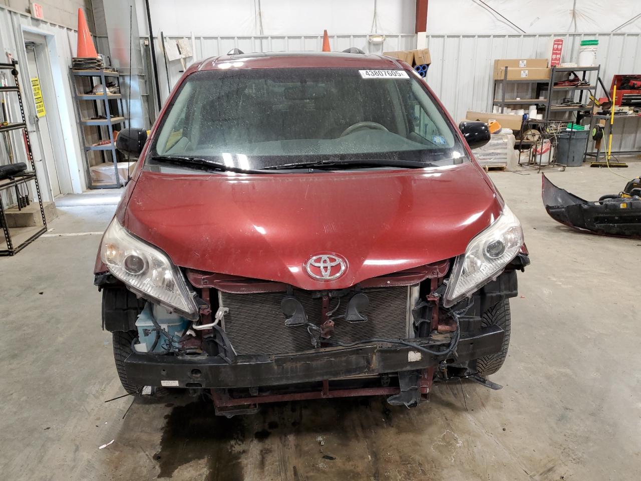2014 Toyota Sienna - Image 5