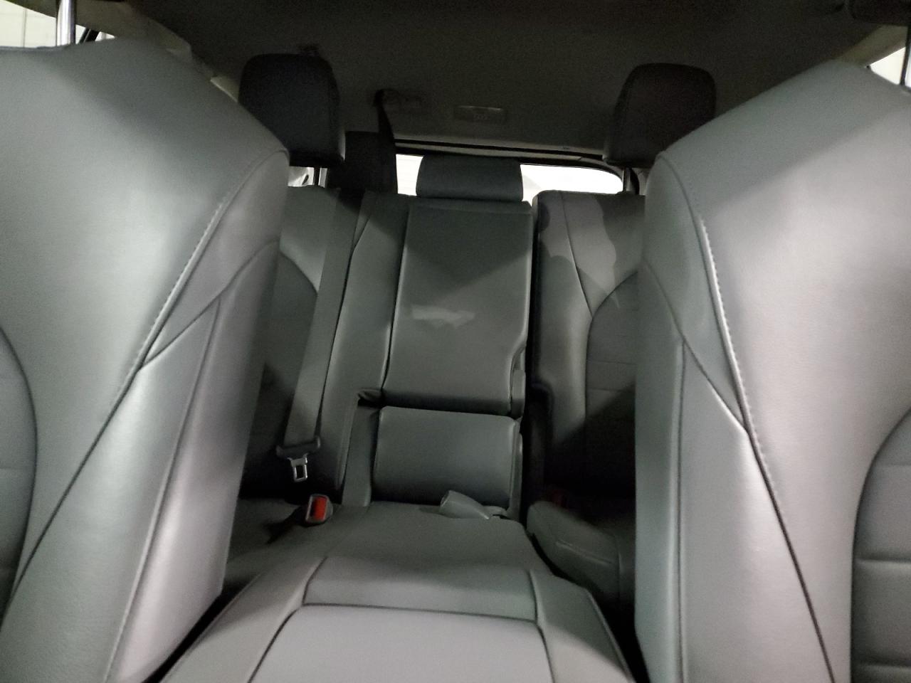 2022 Toyota Highlander - Image 10
