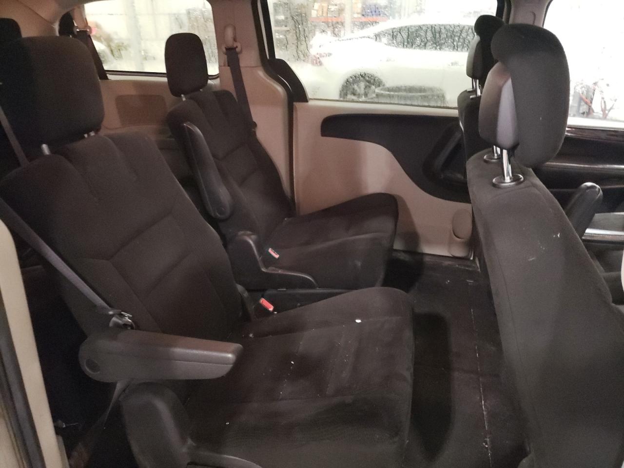 2015 Dodge Caravan - Image 11