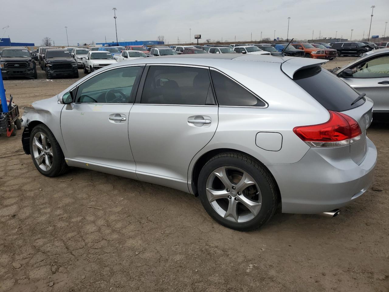 2010 Toyota Venza - Image 2