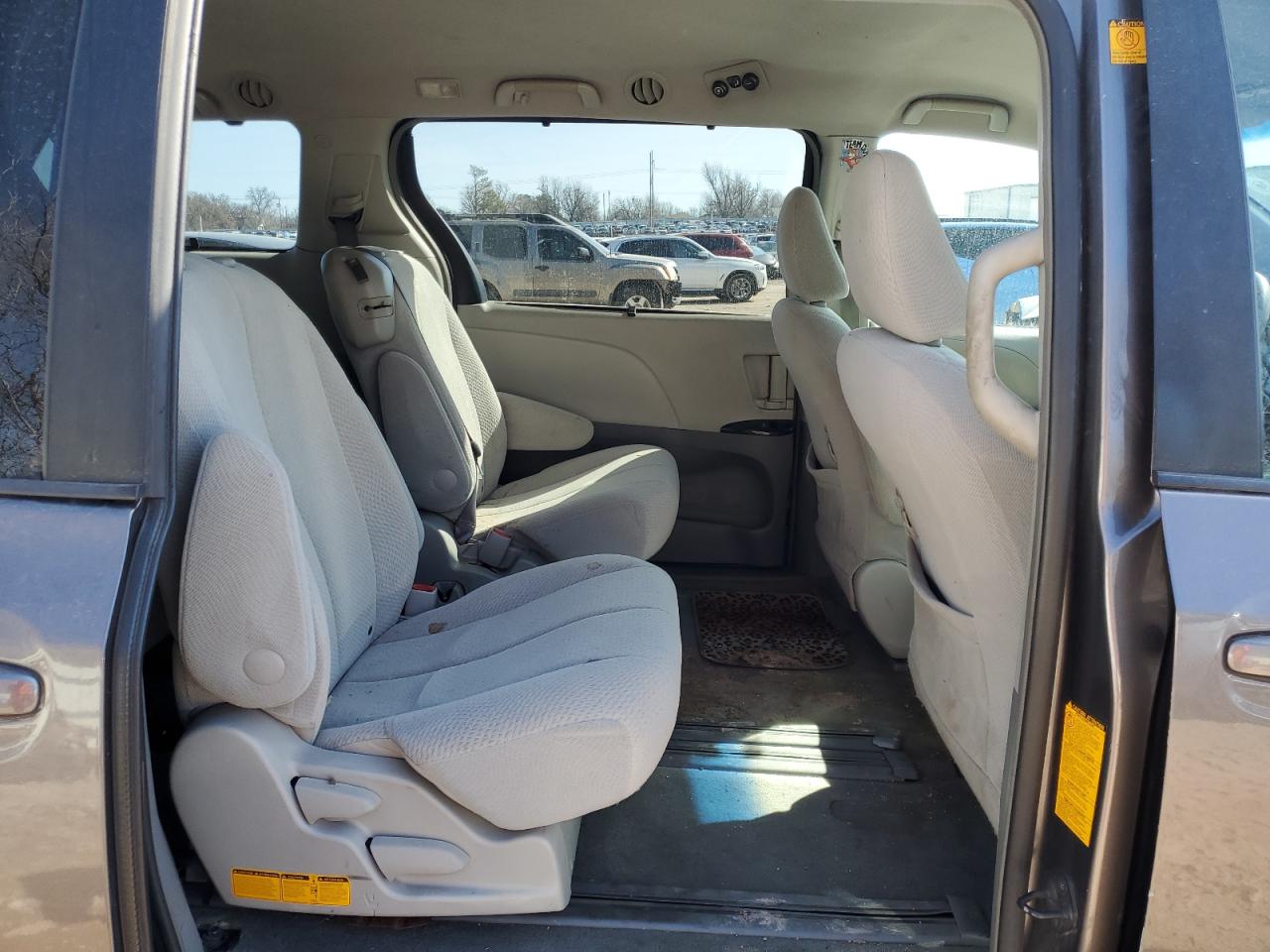 2012 Toyota Sienna - Image 11