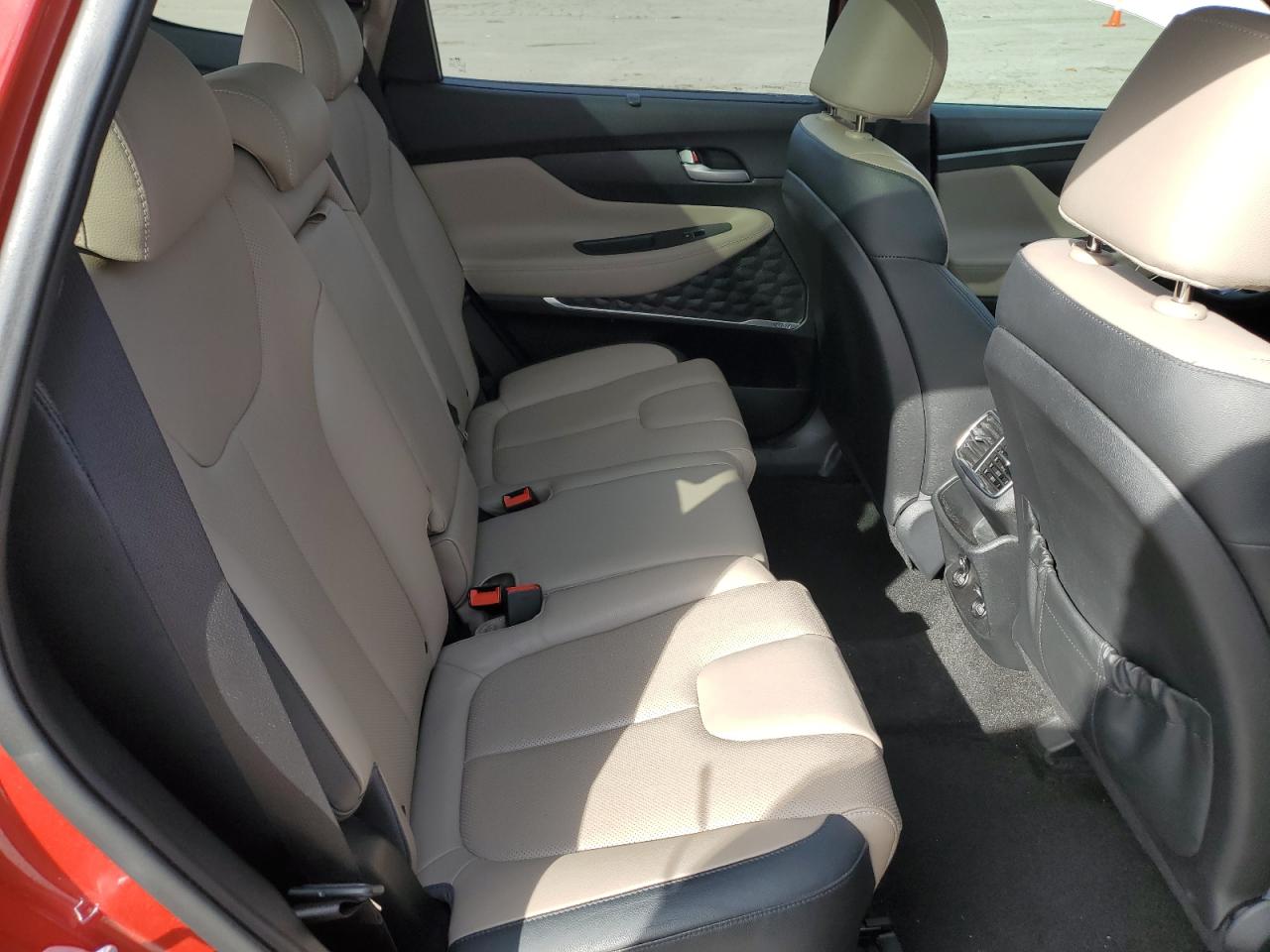 2019 Hyundai Santa Fe - Image 11