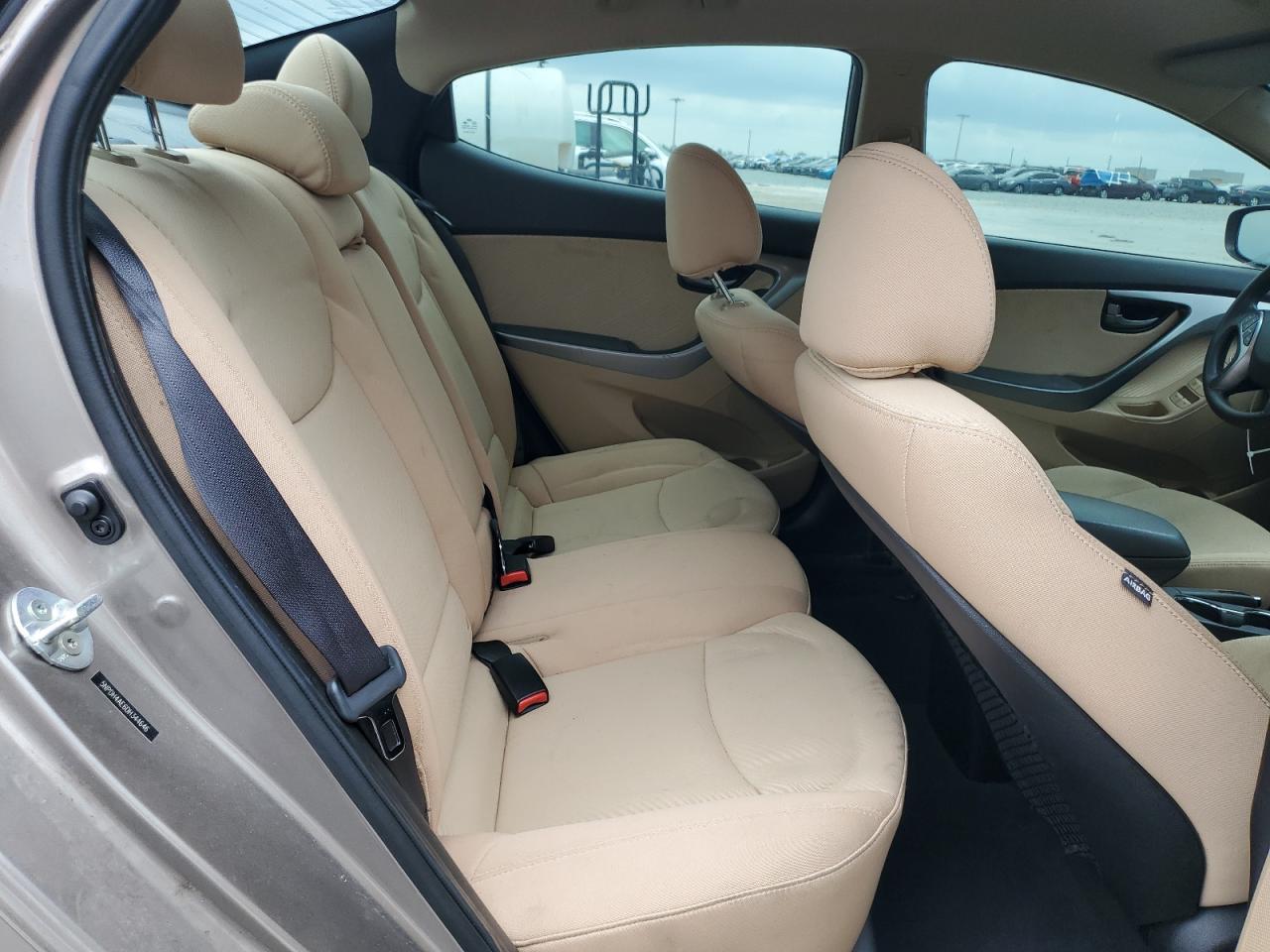 2013 Hyundai Elantra - Image 10