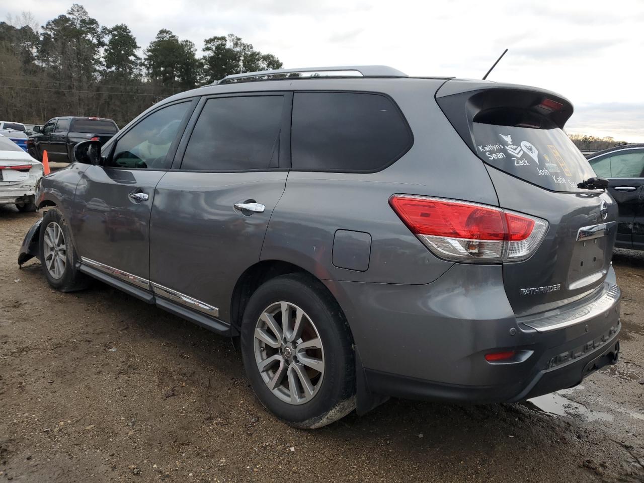 2015 Nissan Pathfinder - Image 2