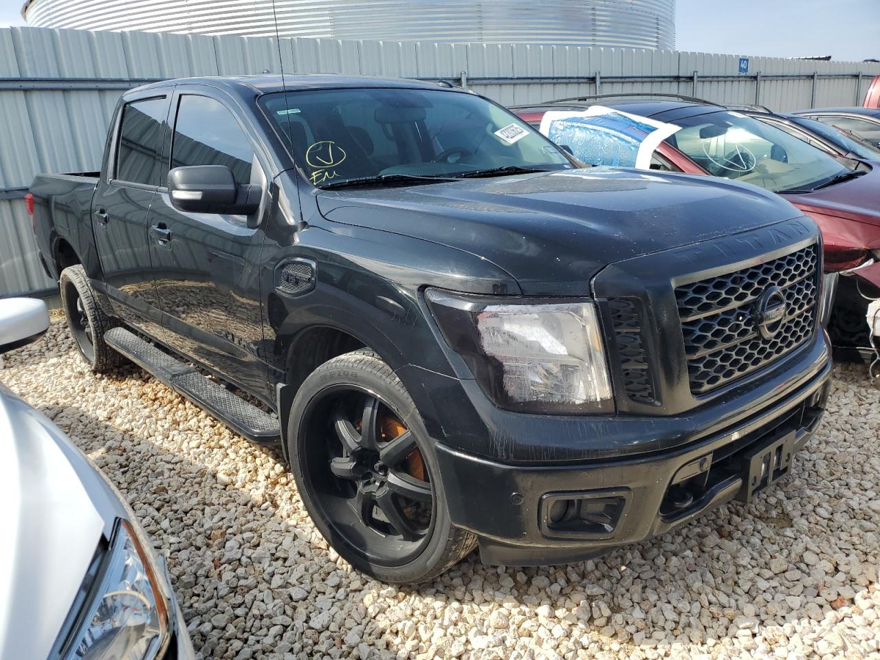 2017 Nissan Titan - Image 4
