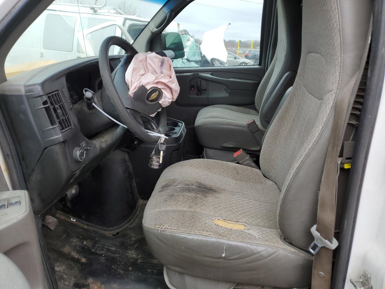 2015 Chevrolet Express - Image 7