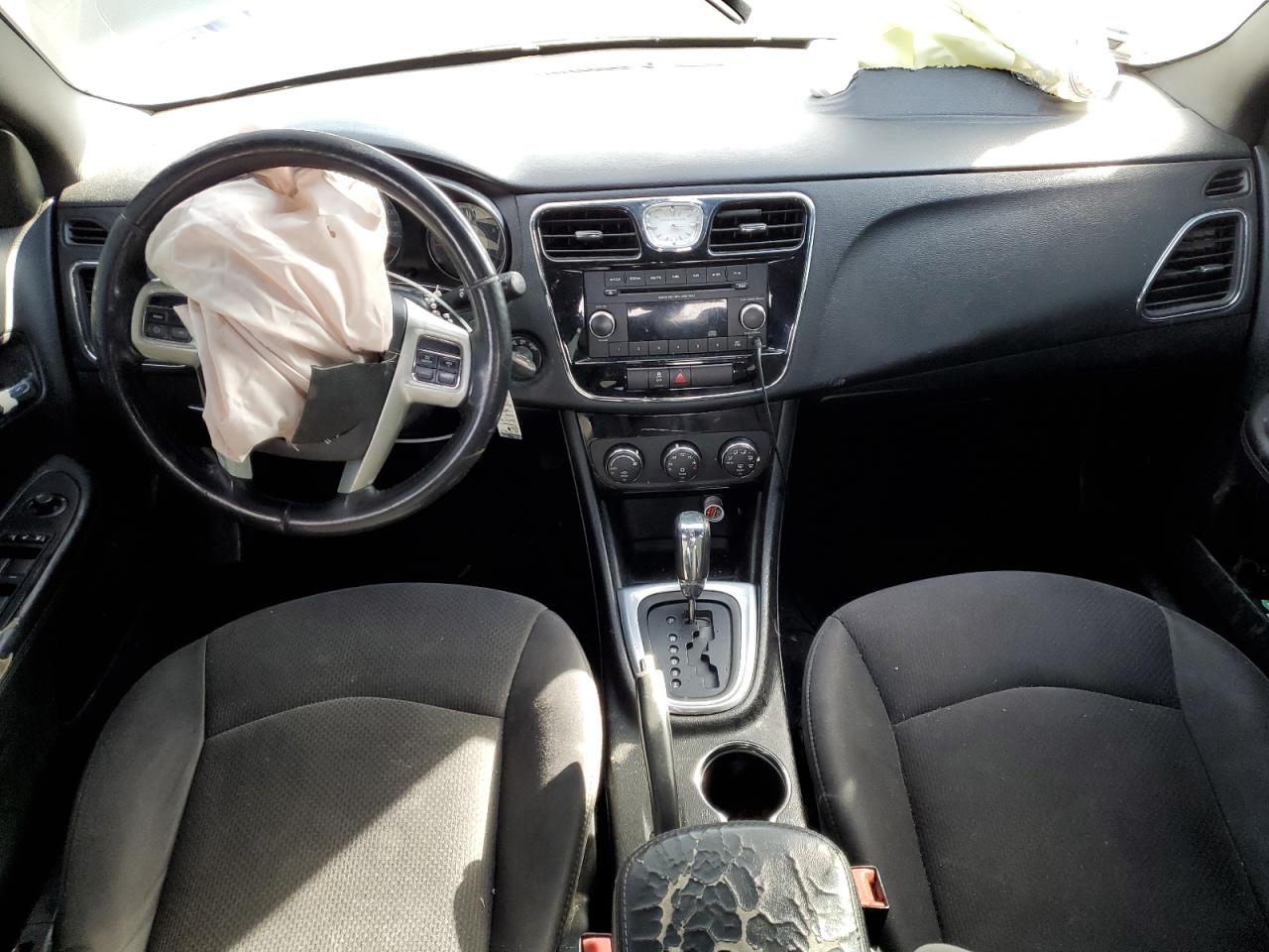 2013 Chrysler 200 - Image 8