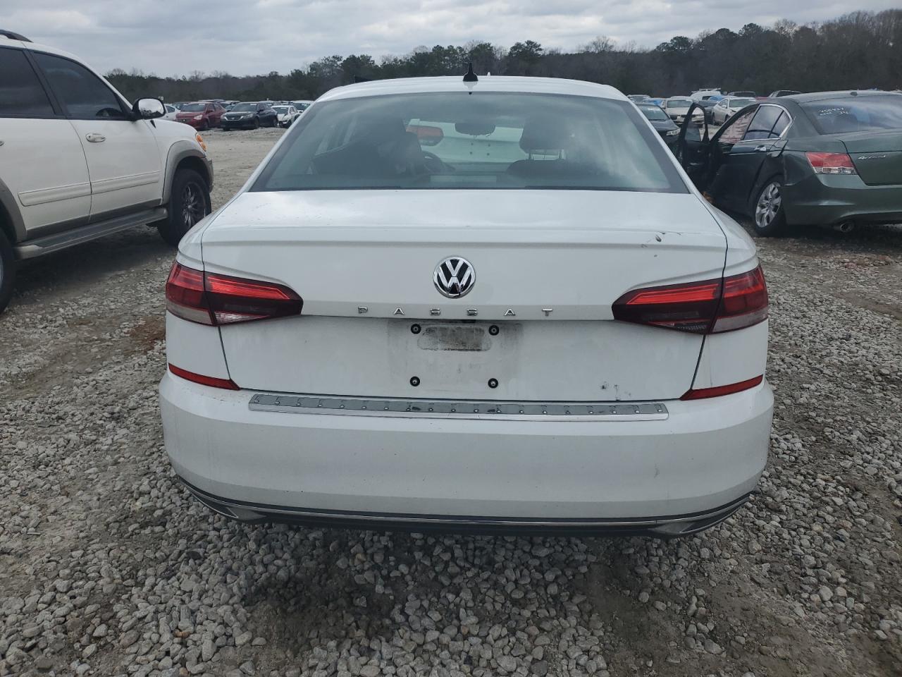 2021 Volkswagen Passat - Image 6