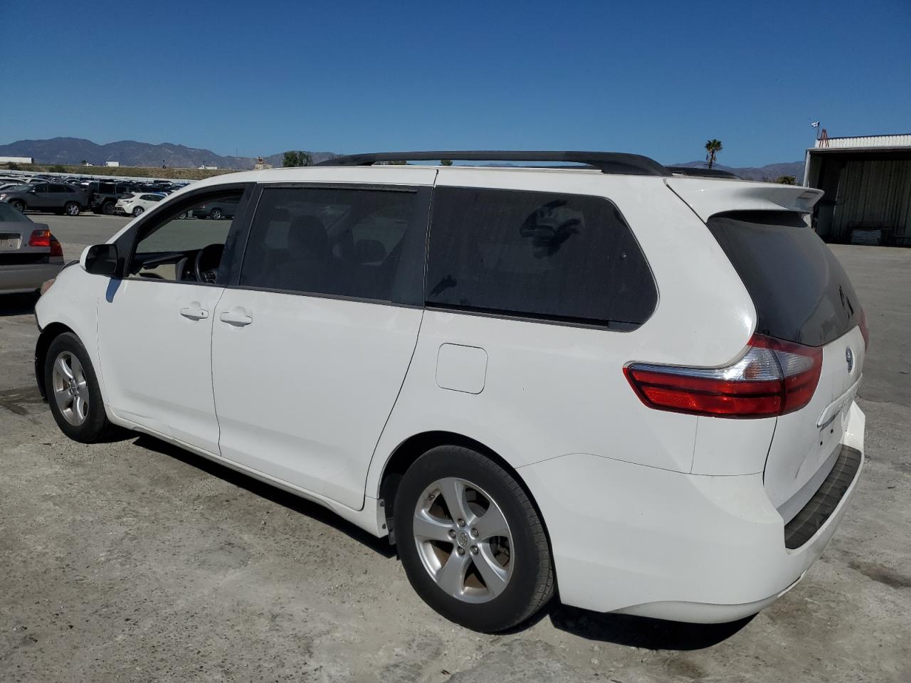 2016 Toyota Sienna - Image 2